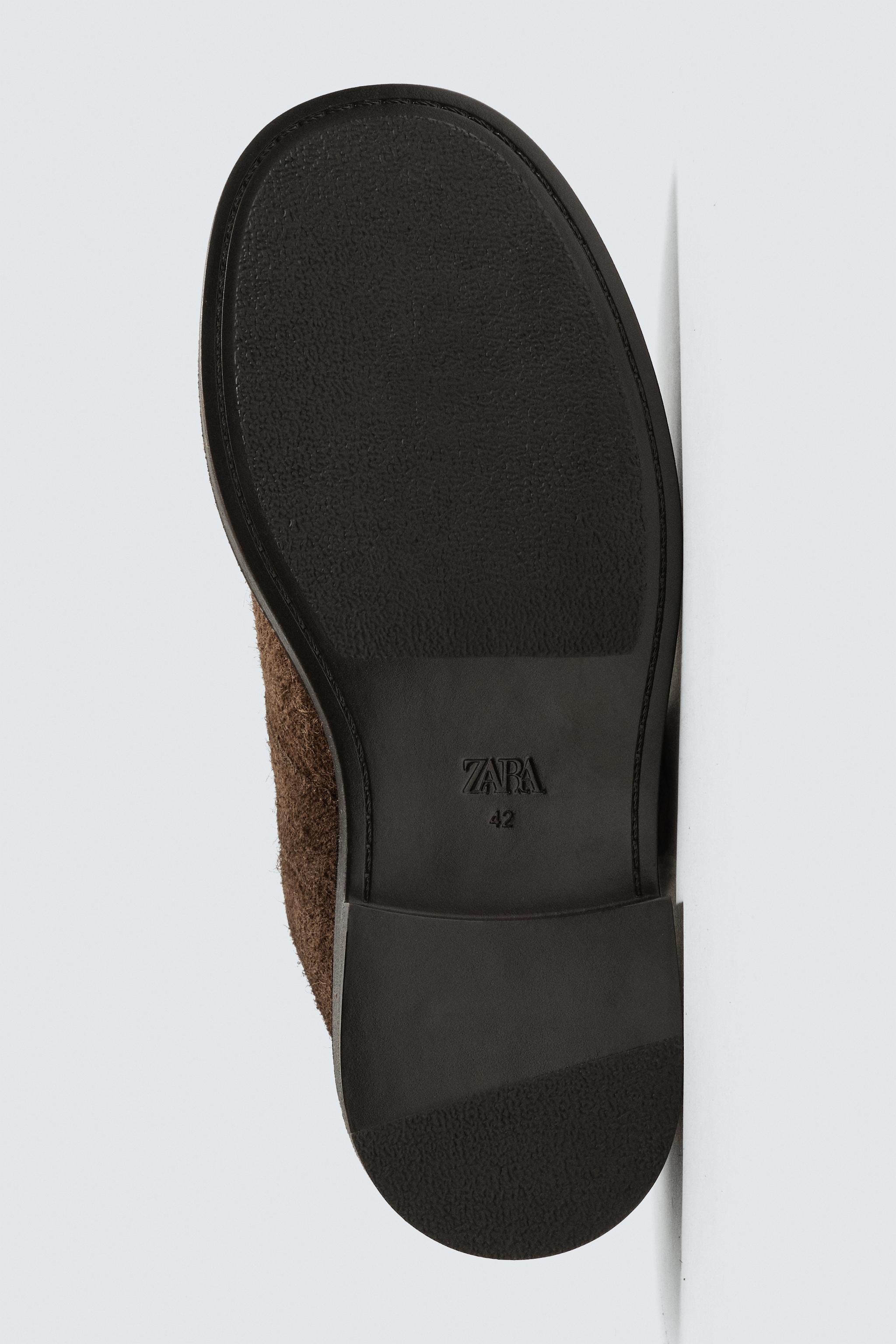 BUCKLED LEATHER CLOGS